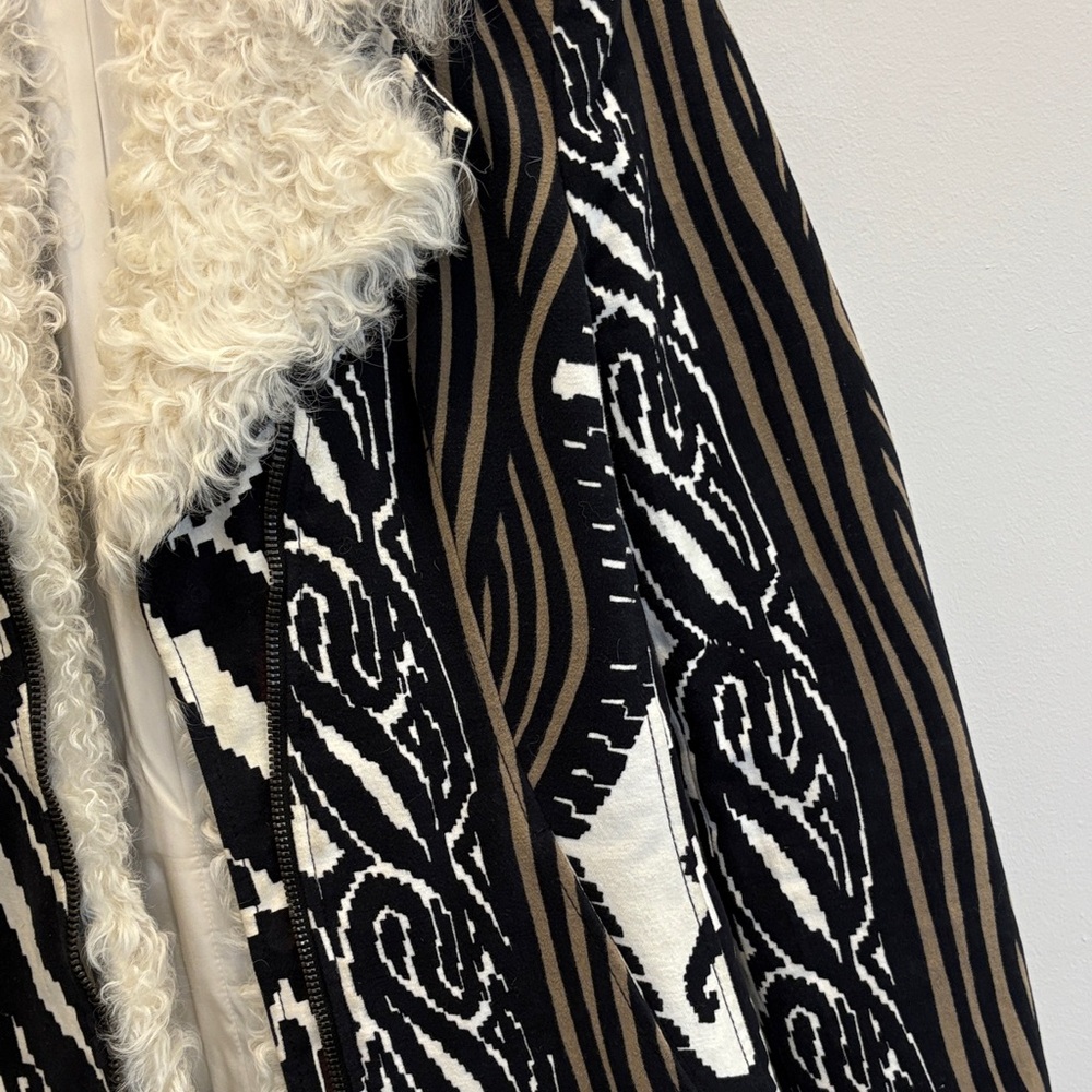 GF FERRÈ Striped Black and Cream Teddy Jacket - Picture 4 of 6
